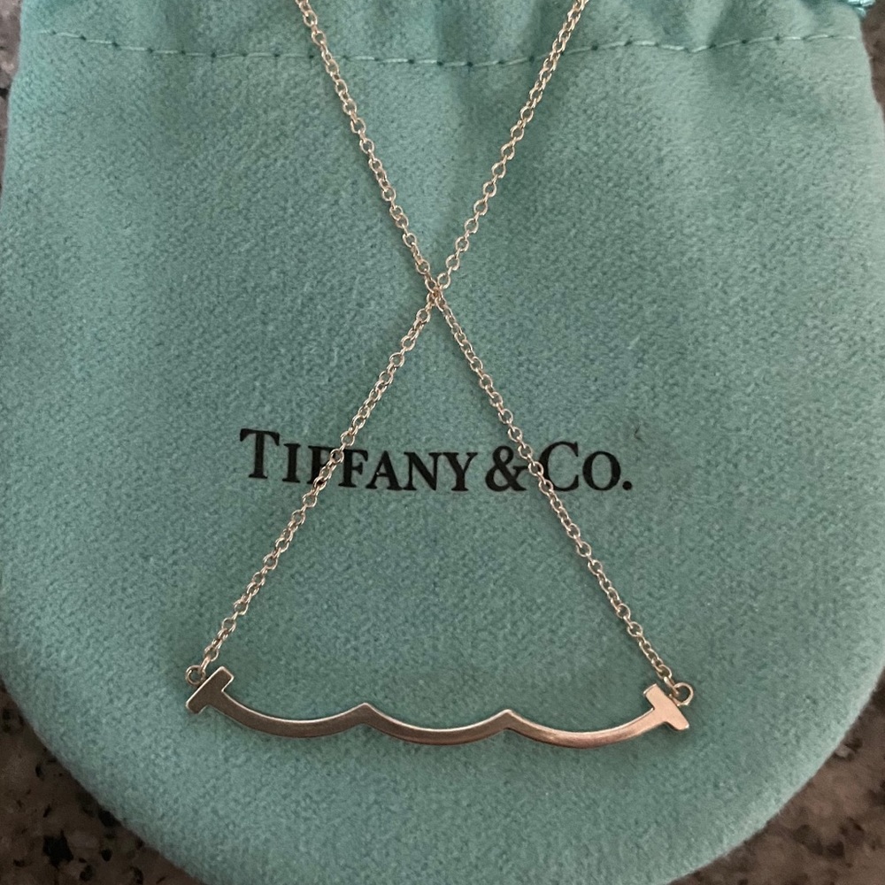 Tiffany & Co. T Wave Smile Necklace ✨